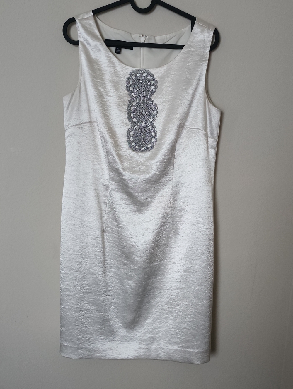 Nine West White Sleeveless Sheath Dress with Silver Applique